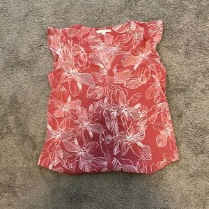 Stitch fix Fun2Fun tropical top with flutter sleeves. Salmon color
